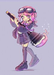  1girl black_thighhighs commentary full_body goggles goggles_on_head grey_background highres holding holding_weapon looking_at_viewer medium_hair nintendo octobrush_(splatoon) octoling octoling_girl octoling_player_character pink_hair pleated_skirt popop_tart purple_eyes shoes simple_background skirt solo sparkle splatoon_(series) splatoon_3 standing star_(symbol) star_in_eye symbol_in_eye tentacle_hair thighhighs weapon 