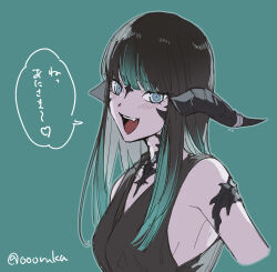  1girl aqua_background aqua_hair artist_name au_ra black_hair blue_eyes blush colored_tips commentary_request fang final_fantasy final_fantasy_xiv highres horns karuo_(oooruka_cr) long_hair looking_at_viewer low_horns multicolored_hair open_mouth simple_background speech_bubble translation_request twitter_username upper_body warrior_of_light_(ff14) 