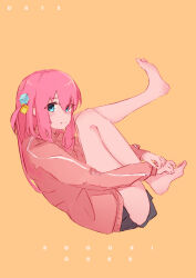  1girl absurdres ass barefoot blue_eyes blush bocchi_the_rock! brown_background closed_mouth commentary copyright_name cube_hair_ornament feet full_body gotoh_hitori grey_skirt hair_between_eyes hair_ornament hands_on_feet highres jacket long_sleeves looking_at_viewer one_side_up pink_hair pink_jacket pleated_skirt rnna sidelocks simple_background skirt solo toes 