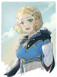  1girl :d artist_name astrayin black_cape black_gloves blonde_hair blue_shirt blue_sky blush border braid cape cloud commentary_request crown_braid day eyelashes fingerless_gloves forehead gloves green_eyes hair_ornament hairclip hand_up highres long_sleeves looking_at_viewer nintendo open_mouth parted_bangs pointy_ears princess_zelda shirt short_hair sidelocks single_braid sky smile solo teeth the_legend_of_zelda the_legend_of_zelda:_tears_of_the_kingdom triforce triforce_print twitter_username upper_body upper_teeth_only white_border white_shirt 