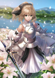  1girl ahoge armor armored_dress artoria_pendragon_(fate) bad_id bad_pixiv_id blonde_hair bow breastplate caliburn_(fate) day detached_sleeves fate_(series) faulds field flower flower_field gauntlets gloves green_eyes hair_bow holding holding_sword holding_weapon outdoors ponytail saber_lily sky smile solo standing sword takemori_shintarou weapon white_flower 
