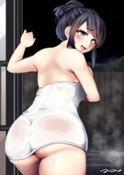  1girl arm_up ass back bare_arms bare_shoulders black_hair blush breast_hold breasts cowboy_shot embarrassed eyelashes from_behind furrowed_brow gluteal_fold hair_bun huge_ass large_breasts leaning_forward looking_at_viewer looking_back mature_female naked_towel night onsen open_mouth original pink_eyes short_hair shoulder_blades sidelocks sliding_doors smile solo standing steam swept_bangs thighs tongue towel wet wet_towel yottan 