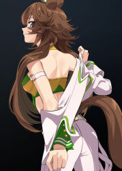  1girl animal_ears arm_strap ass back bare_back bare_shoulders black_background blue_eyes breasts brown_hair closed_mouth commentary cowboy_shot from_behind green_shirt hair_ornament hairclip horse_ears horse_girl horse_tail jacket long_hair looking_at_viewer medium_breasts midriff misu_kasumi mr._c.b._(umamusume) pants shirt simple_background smile solo standing strapless strapless_shirt tail umamusume very_long_hair white_jacket white_pants 