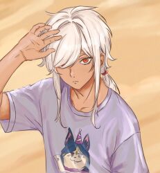  1boy cyno_(genshin_impact) desert highres male_focus ponytail red_eyes tanned_male white_hair  rating:General score:3 user:teatime789