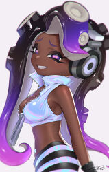  1girl alternate_color bare_shoulders black_gloves black_shorts blue_shirt blurry_edges breasts brown_hair cephalopod_eyes cleavage commentary cowboy_shot crop_top dark-skinned_female dark_skin from_side furrowed_brow gloves gradient_hair grin headphones high_collar highres holographic_clothing long_hair looking_at_viewer marina_(splatoon) medium_breasts midriff mole mole_under_mouth multicolored_hair multicolored_shirt navel_piercing nintendo octoling parted_bangs piercing pink_pupils puchiman purple_eyes purple_hair shirt shorts signature smile solo splatoon_(series) splatoon_2 striped_clothes striped_shorts suction_cups symbol-only_commentary tentacle_hair two-tone_hair very_long_hair white_background zipper zipper_pull_tab 
