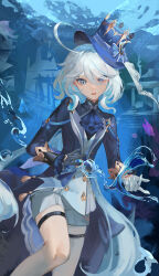  1girl absurdres ahoge ascot asymmetrical_gloves bare_legs black_gloves blue_ascot blue_coat blue_eyes blue_gemstone blue_hat brooch chinese_commentary coat commentary feet_out_of_frame furina_(genshin_impact) gem genshin_impact gloves hair_between_eyes hat highres huge_ahoge hydrokinesis jewelry knee_up long_hair looking_at_viewer mismatched_gloves open_mouth ruins shorts smile solo tailcoat tassel teeth thigh_strap tilted_headwear top_hat underwater upper_teeth_only very_long_hair water white_gloves white_hair white_shorts xianluojimaomao2333 