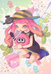  1girl :o baseball_cap black_shirt blue_footwear bracelet clownfish colored_eyelashes commentary_request drooling fish full_body gashapon green_eyes green_hair green_skirt hair_tie harmony&#039;s_clownfish_(splatoon) harmony_(splatoon) hat highres holding holding_phone holding_stuffed_toy jewelry liang_cun_rakuna long_hair looking_at_viewer multiple_bracelets nintendo open_mouth phone pink_hair purple_pupils shirt sideways_hat skirt solo splatoon_(series) splatoon_3 sticker striped_clothes striped_headwear stuffed_squid stuffed_toy tentacle_hair very_long_hair yellow_hat 