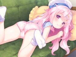 1girl ass cameltoe couch feet from_behind game_cg hair_ornament hairclip harem_futago_lolita hat legs legs_up loli long_hair looking_at_viewer looking_back lying no_pants official_art on_stomach panties pillow pink_eyes pink_hair pink_panties print_panties shirt short_sleeves smile socks soles solo spread_legs thighs tomari_(harem_futago_lolita) underwear usashiro_mani white_footwear white_hat white_shirt rating:Questionable score:139 user:danbooru
