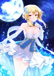  1girl bare_shoulders blonde_hair breasts cleavage closed_mouth commentary_request dress elbow_gloves flower full_moon genshin_impact gloves hair_between_eyes hair_flower hair_ornament hand_up highres lumine_(genshin_impact) medium_breasts minatsuki_alumi moon night night_sky outdoors red_eyes sky smile solo star_(sky) starry_sky strapless strapless_dress white_dress white_flower white_gloves 