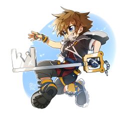 1boy artist_name black_jacket black_pants blue_background blue_eyes boots brown_hair chain chain_necklace cropped_jacket deviidog0 fingerless_gloves full_body gloves grin hair_between_eyes hands_up highres holding holding_weapon hood hood_down hooded_jacket jacket jewelry keyblade kingdom_hearts male_focus necklace pants pendant short-sleeved_jacket short_hair short_sleeves smile solo sora_(kingdom_hearts) weapon