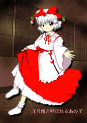  1girl blush bow closed_mouth commentary_request detached_sleeves frilled_shirt_collar frilled_skirt frills grey_hair hair_bobbles hair_bow hair_ornament happy highres japanese_clothes kariginu kiri0ai long_sleeves neck_ribbon red_bow red_eyes red_ribbon red_skirt ribbon satsuki_rin shirt short_hair skirt skirt_hold smile socks touhou translation_request white_shirt white_sleeves white_socks wide_sleeves zun_(style) 