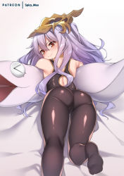 1girl ass bare_shoulders bed_sheet blush bodysuit elbow_gloves from_behind gloves granblue_fantasy hair_between_eyes headpiece light_purple_hair long_hair looking_at_viewer lying medusa_(shingeki_no_bahamut) nose_blush on_bed on_stomach patreon_logo pillow pointy_ears red_eyes shingeki_no_bahamut shiny_clothes smile soles solo spicy_moo very_long_hair wavy_mouth rating:Sensitive score:91 user:danbooru