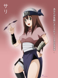  1girl :d armor bandages blush_stickers brown_hair character_name forehead_protector grey_eyes hand_on_own_hip headband highres holster kunai long_hair naruto_(series) naruto_shippuuden open_mouth sari_(naruto) smile solo standing thigh_holster translation_request vambraces weapon  rating:Sensitive score:35 user:hungwaj