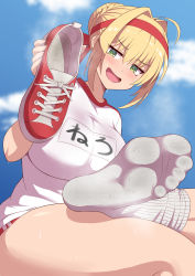 1girl blonde_hair blush cloud fate/grand_order fate_(series) feet foot_focus from_below green_eyes gym_uniform highres j-kisarazu long_hair looking_at_viewer nero_claudius_(fate) nero_claudius_(fate)_(all) open_mouth shoes sky smell socks soles solo steam tennis toes unworn_shoes  rating:Questionable score:120 user:FabricioDias