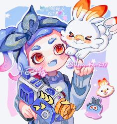  &gt;_&lt; 1girl blue_background blue_bow blue_hair blue_hairband blue_sweater border bow bow_hairband closed_mouth colored_tips creatures_(company) fang game_freak gen_8_pokemon gradient_background gun hairband holding holding_gun holding_weapon medium_hair multicolored_hair nintendo octoling octoling_girl octoling_player_character open_mouth orange_eyes outside_border pink_background pink_hair pokemon pokemon_(creature) rabbit rapid_blaster_(splatoon) scorbunny skin_fang sleeves_past_wrists smile solo splatoon_(series) splatoon_3 sweater tentacle_hair thick_eyebrows translation_request two-tone_background two-tone_hair una_ku_277 upper_body weapon white_border white_fur 