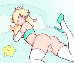  1boy ass bandeau bed blonde_hair bottomless crossdressing crown dross elbow_gloves genderswap genderswap_(ftm) gloves green_eyes hair_over_one_eye high_heels highres long_hair looking_at_viewer looking_back lying male_focus mario_(series) nintendo on_stomach pillow rosalina shoes smile solo testicles thighhighs trap white_gloves white_thighhighs  rating:Explicit score:186 user:FabricioDias