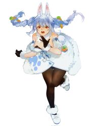  1girl :o animal_ear_fluff animal_ears bare_shoulders black_gloves black_pantyhose blue_hair bow braid breasts carrot_hair_ornament detached_sleeves don-chan_(usada_pekora) dress floating_hair food-themed_hair_ornament footwear_bow full_body fur-trimmed_footwear fur-trimmed_gloves fur-trimmed_skirt fur_scarf fur_trim gloves hair_bow hair_ornament hand_on_own_chest highres hikimayu hololive leaning_forward leg_up long_hair looking_at_viewer mafuin_da medium_breasts open_mouth pantyhose pom_pom_(clothes) rabbit_ears rabbit_girl rabbit_tail red_eyes shoes simple_background skirt solo standing standing_on_one_leg strapless strapless_dress sweat tachi-e tail twin_braids usada_pekora usada_pekora_(1st_costume) virtual_youtuber white_background white_dress white_footwear wide-eyed 