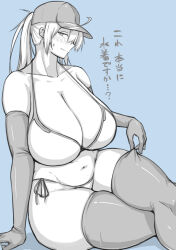  artoria_pendragon_(fate) baseball_cap bikini blue_background blush breasts collarbone elbow_gloves fate/grand_order fate_(series) gloves greyscale greyscale_with_colored_background hair_through_headwear hat huge_breasts monochrome mysterious_heroine_x_(fate) mysterious_heroine_xx_(fate) navel nia_(0122) plump ponytail simple_background swimsuit thick_thighs thigh_gap thighhighs thighs translation_request 