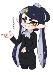  1girl arm_up black_hair black_shirt bow-shaped_hair callie_(splatoon) commentary_request coula_cat cropped_legs eyelashes highres inkling long_hair looking_at_viewer nintendo official_alternate_costume pantyhose pointy_ears shirt short_eyebrows simple_background smile solo splatoon_(series) splatoon_3 standing star-shaped_pupils star_(symbol) symbol-shaped_pupils teeth tentacle_hair thick_eyebrows translation_request white_background yellow_eyes yellow_pupils 