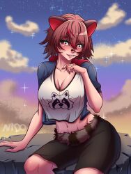 1girl animal_ears arm_support black_shorts blue_shirt blush breasts brown_hair cleavage cloud collarbone eyebrows eyelashes feet_out_of_frame female_focus fingernails grin hand_up indie_virtual_youtuber large_breasts leaning_to_the_side lips long_fingernails looking_at_viewer midriff multicolored_hair navel outdoors raccoon_ears raccoon_girl raccoon_tail rakkun_sutaru red_eyes red_hair shirt short_hair shorts sitting sky smile solo streaked_hair sunset t-shirt tail tail_around_waist teeth two-tone_hair two-tone_shirt virtual_youtuber white_shirt
