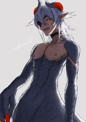  1boy animal_hands artist_name brown_choker centauroid choker claws eyepatch fangs grey_background grey_horns grey_scales hand_up highres horns looking_at_viewer male_focus medium_hair monster_boy multicolored_eyes multicolored_horns nekomiti nipples nude open_mouth orange_eyes pixiv_fantasia pixiv_fantasia_mountain_of_heaven pointy_ears red_horns scales sidelocks signature simple_background slit_pupils solo taur upper_body white_hair yellow_eyes 