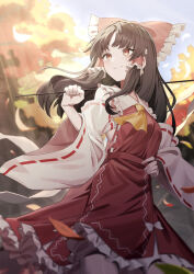  1girl ascot bare_shoulders bow brown_eyes brown_hair closed_mouth detached_sleeves frilled_bow frilled_hair_tubes frills gohei hair_bow hair_tubes hakurei_reimu hand_on_own_hip happy highres long_hair long_sleeves red_bow red_skirt red_vest ribbon-trimmed_sleeves ribbon_trim skirt skirt_set smile solo touhou very_long_hair vest wanko_sora wide_sleeves yellow_ascot 