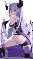  1girl absurdres ass grey_hair highres hololive horns la+_darknesss long_hair looking_at_viewer mikaku multicolored_hair open_mouth smile solo streaked_hair virtual_youtuber yellow_eyes 
