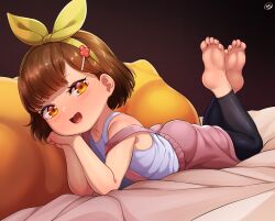  1girl ass barefoot bed_sheet black_background blunt_bangs blush born-to-die brown_hair buddy_daddies crossed_ankles eyelashes feet_up female_focus flower_hair_ornament full_body hair_ornament hair_ribbon hairband hairclip hand_on_own_cheek hand_on_own_face highres loli looking_at_viewer lying on_stomach open_mouth orange_eyes overall_shorts overalls pillow pomf ribbon short_hair smile soles solo strap_slip tank_top teeth the_pose toes tongue unasaka_miri upper_teeth_only yellow_hairband yellow_ribbon 