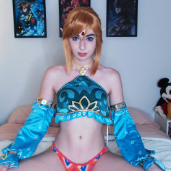  1girl alternate_costume arabian_clothes blue_eyes bridal_gauntlets brown_hair circlet cosplay female_focus gerudo_set_(zelda) jewelry link looking_at_viewer mickey_mouse midriff navel nintendo photo_(medium) pointy_ears solo stomach sue_lightning suzi_(the_sphere_hunter) the_legend_of_zelda the_legend_of_zelda:_breath_of_the_wild thong trans_woman transgender  rating:Questionable score:119 user:claire_de_luna