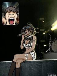  1boy 1girl arm_strap bereal between_breasts black_hair black_necktie blonde_hair breasts cleavage colored_inner_hair commander_(nikke) concert cropped_shirt dark-skinned_female dark_skin drum drum_set earrings fan_screaming_at_madison_beer_(meme) fuyu_karasu goddess_of_victory:_nikke hair_ornament hairclip high_ponytail holding holding_microphone inset instrument jewelry large_breasts meme microphone multicolored_hair music necktie necktie_between_breasts noise_(classic_diva)_(nikke) noise_(nikke) official_alternate_costume photo_background screaming shorts singing stage streaked_hair striped_clothes striped_shorts twitter_username white_shorts 