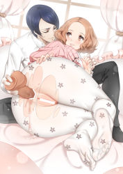 1boy 1girl anal anal_object_insertion anus ass bar_censor barefoot black_pants blue_eyes blue_hair blush bottomless brown_eyes brown_hair censored couple cum cum_in_ass curtains dildo holding_hands kinhasu kitagawa_yuusuke looking_at_another looking_back lying no_panties no_shoes object_insertion okumura_haru on_side one_eye_closed cum_overflow pants pantyhose parted_lips persona persona_5 pillow pink_sweater pussy sex_toy shirt short_hair smile soles sweater thighs toes torn_clothes torn_legwear white_pantyhose white_shirt window rating:Explicit score:159 user:danbooru