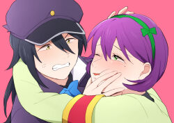  2girls absurdres anger_vein annoyed arm_around_neck armband black_hair blue_bow blue_bowtie blush bow bowtie clenched_teeth green_eyes green_hairband green_sweater hair_between_eyes hairband hand_on_another&#039;s_face hand_on_another&#039;s_head hat highres hug jacket long_hair looking_at_another love_live! love_live!_school_idol_festival mole mole_under_eye multiple_girls nanatsu_no_umi one_eye_closed peaked_cap pink_background purple_hair rejected_kiss sakamaki_chiduko shiga_hitomi short_hair sweater teeth upper_body yellow_eyes 