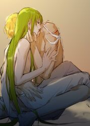  1boy 1other androgynous chain enkidu_(fate) fate/strange_fake fate_(series) gilgamesh_(fate) glowing glowing_clothes glowing_eyes green_hair hair_between_eyes highres long_hair looking_at_viewer male_focus robe rrr_(reason) shirt smile solo upper_body very_long_hair white_robe white_shirt yellow_eyes  rating:General score:5 user:danbooru