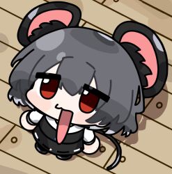  1girl animal_ear_fluff animal_ears black_skirt black_vest chibi commentary cookie_(touhou) full_body grey_hair highres long_sleeves looking_at_viewer looking_up mouse_ears mouse_girl mouse_tail nazrin nyon_(cookie) open_mouth red_eyes shirt short_hair skirt solo tail touhou traveler_hxy vest white_shirt wooden_floor 