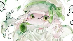  1girl bad_id bad_twitter_id beret bow closed_mouth food fruit green_bow green_eyes green_theme hand_up hat hat_bow holding holding_food holding_fruit inkling_girl inkling_player_character kaisou_mekabu light_frown lime_(fruit) long_hair long_sleeves nintendo pointy_ears simple_background solo splatoon_(series) sweater tentacle_hair upper_body water_drop white_background white_hair white_hat white_sleeves white_sweater 