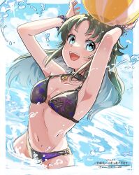 1girl arms_up ball bare_shoulders beachball belt belt_collar bikini black_belt black_bikini blue_eyes blue_sky blurry blush bracelet breasts cleavage collar collarbone cosplay day depth_of_field dutch_angle floating_hair green_hair highres holding holding_ball holding_beachball horizon idolmaster idolmaster_cinderella_girls idolmaster_cinderella_girls_starlight_stage jewelry leaf_necklace long_hair looking_at_viewer nanjo_hikaru navel ninomiya_asuka ninomiya_asuka_(cosplay) ocean open_mouth outdoors pon_(ponymmtknsk) purple_scrunchie ripples scrunchie sky small_breasts smile solo splashing swimsuit teeth twitter_username upper_teeth_only wading wrist_scrunchie 