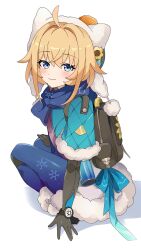  1girl ahoge animal_ears awe_(adorableduckyy) backpack bag black_gloves blonde_hair blue_bow blue_eyes blush bow capelet closed_mouth fake_animal_ears fur-trimmed_capelet fur_trim gloves hat highres honkai:_star_rail honkai_(series) hood korean_commentary looking_at_viewer lynx_landau official_alternate_costume pom_pom_(clothes) simple_background sitting smile snowflake_print solo virtual_youtuber white_background  rating:General score:16 user:danbooru