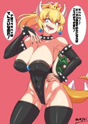  1girl armlet bare_shoulders between_breasts black_leotard black_nails black_thighhighs blue_eyes blue_gemstone blush bowsette bracelet breasts collarbone commentary_request covered_navel cowboy_shot crown earrings fingernails gem gluteal_fold groin hair_between_eyes hand_on_own_hip hand_up high_ponytail highleg highleg_leotard highres hip_bones hip_focus horns huge_breasts jewelry legs_apart leotard lizard_tail long_fingernails looking_at_viewer mario_(series) mayoi89g medium_hair nail_polish new_super_mario_bros._u_deluxe nintendo open_mouth pink_background pointy_ears ponytail sharp_teeth sideboob signature simple_background smile speech_bubble spiked_armlet spiked_bracelet spiked_shell spikes standing strapless strapless_leotard super_crown tail teeth thick_thighs thighhighs thighs translation_request turtle_shell v-shaped_eyebrows wide_hips 