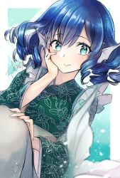 Rule 34 | 1girl, alto2019, blue eyes, blue hair, blush, drill hair, fins, green kimono, head fins, highres, japanese clothes, kimono, long sleeves, looking at viewer, mermaid, monster girl, one-hour drawing challenge, sash, short hair, simple background, smile, solo, touhou, wakasagihime, white background, wide sleeves