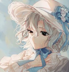 1boy absurdres bags_under_eyes black_eyes blue_background blue_bow bow dungeon_meshi elf frills grey_hair hat highres lazy_eye lella_nyam male_focus mithrun pointy_ears portrait short_hair solo uneven_eyes wavy_hair white_hat