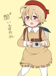 Rule 34 | 1girl, :d, absurdres, ahoge, backpack, bag, beret, blush stickers, brown dress, camera, character name, commentary request, dress, frilled dress, frills, hair between eyes, hat, highres, holding, holding camera, instagram, instagram-san, light brown hair, long sleeves, open mouth, pantyhose, personification, randoseru, red eyes, red hat, short hair, simple background, smile, solo, sparkle, tsukigi, twitter-san, white pantyhose, yellow background