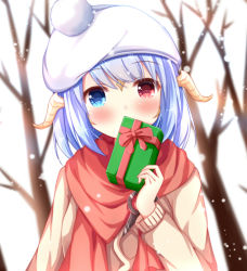 Rule 34 | 1girl, au ra, beret, blue eyes, blue hair, box, commentary request, final fantasy, final fantasy xiv, gift, gift box, hat, head tilt, heterochromia, horns, kedama (kedama akaza), looking at viewer, red eyes, red scarf, scarf, short hair, snow, solo, white hat