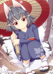 Rule 34 | 1girl, animal ears, building, extra ears, fox ears, fox tail, grey hair, hasaha, japanese clothes, kimono, long sleeves, looking at viewer, obi, oil-paper umbrella, pointy ears, psychopath idiot, red eyes, sash, short hair, snowing, solo, squatting, summon night, summon night 2, tail, umbrella, wide sleeves, yukata