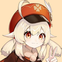 Rule 34 | 1girl, :3, ahoge, beige background, blonde hair, blush, feathers, genshin impact, hat, hat feather, klee (genshin impact), light blush, long hair, orange eyes, pointy ears, red hat, shiliuyexiaohei, simple background, smile, solo, twintails, upper body, v