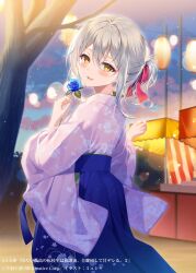 Rule 34 | 1girl, :d, absurdres, blue flower, blue hakama, blue rose, blush, bow, cloud, cloudy sky, commentary request, commission, floral print, flower, from behind, grey hair, hair between eyes, hair bow, hair bun, hakama, hakama skirt, hands up, highres, holding, holding flower, japanese clothes, kimono, long sleeves, looking at viewer, looking back, market stall, myusha, open mouth, original, outdoors, pink kimono, print kimono, red bow, rose, skirt, sky, smile, solo, sunset, translation request, tree, wide sleeves