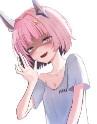 Rule 34 | 1girl, breasts, cleavage, collarbone, fang, goddess of victory: nikke, headgear, noah (nikke), open mouth, pink eyes, pink hair, shirt, short hair, simple background, skin fang, small breasts, solo, soo 9912, sparkle hair ornament, white background, white shirt
