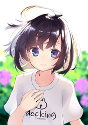Rule 34 | 1girl, ahoge, artist name, black hair, blue eyes, blurry, blurry foreground, closed mouth, clothes writing, commentary request, depth of field, flower, hair between eyes, hand up, highres, hydrangea, looking at viewer, makadamixa, original, pink flower, shirt, short sleeves, smile, solo, upper body, white shirt
