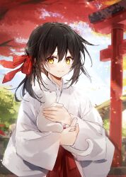 Rule 34 | 1girl, animal, animal hug, black hair, blue sky, blush, bow, branch, cat, closed mouth, commentary request, day, hair between eyes, hair bow, hakama, highres, japanese clothes, kimono, long hair, long sleeves, looking at viewer, miko, mochizuki shiina, original, outdoors, red bow, red hakama, sky, smile, solo, torii, white cat, white kimono, wide sleeves, yellow eyes