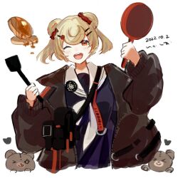 Rule 34 | &gt; o, 1girl, animal ears, arknights, arms up, bag, bear ears, bear girl, black jacket, blonde hair, blue shirt, butter, candy hair ornament, commentary, crop top, dated, food, food-themed hair ornament, frying pan, gummy (arknights), hair ornament, heart, highres, holding, holding frying pan, holding spatula, jacket, k-yosinori, lollipop hair ornament, looking at viewer, neckerchief, one-hour drawing challenge, one eye closed, open clothes, open jacket, open mouth, pancake, red eyes, sailor collar, shirt, signature, simple background, sketch, smile, solo, spatula, stuffed animal, stuffed toy, syrup, teddy bear, teeth, upper teeth only, white background, white neckerchief, white sailor collar