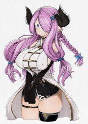 Rule 34 | 10s, 1girl, absurdres, bare shoulders, black gloves, blue eyes, blush, breasts, demon horns, draph, elbow gloves, female focus, gloves, granblue fantasy, hair ornament, hair over one eye, highres, horns, kei (soundcross), large breasts, light purple hair, long hair, looking at viewer, narmaya (granblue fantasy), pointy ears, simple background, single thighhigh, skindentation, smile, solo, thighhighs, v arms, white background